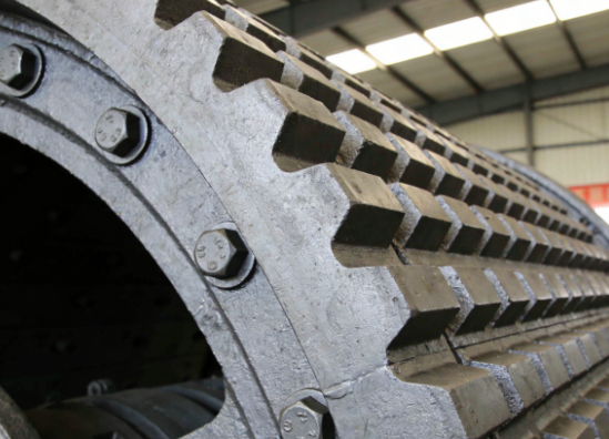 六边形氧化铝耐磨陶瓷片在球磨机衬板中的核心作用