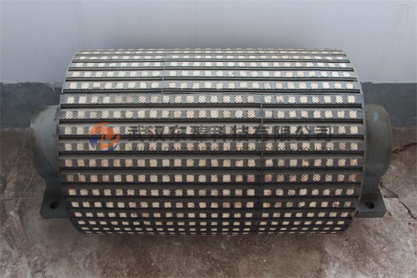 二合一陶瓷橡胶复合耐磨衬板在华新水泥厂皮带输送机驱动辊筒上的应用案例